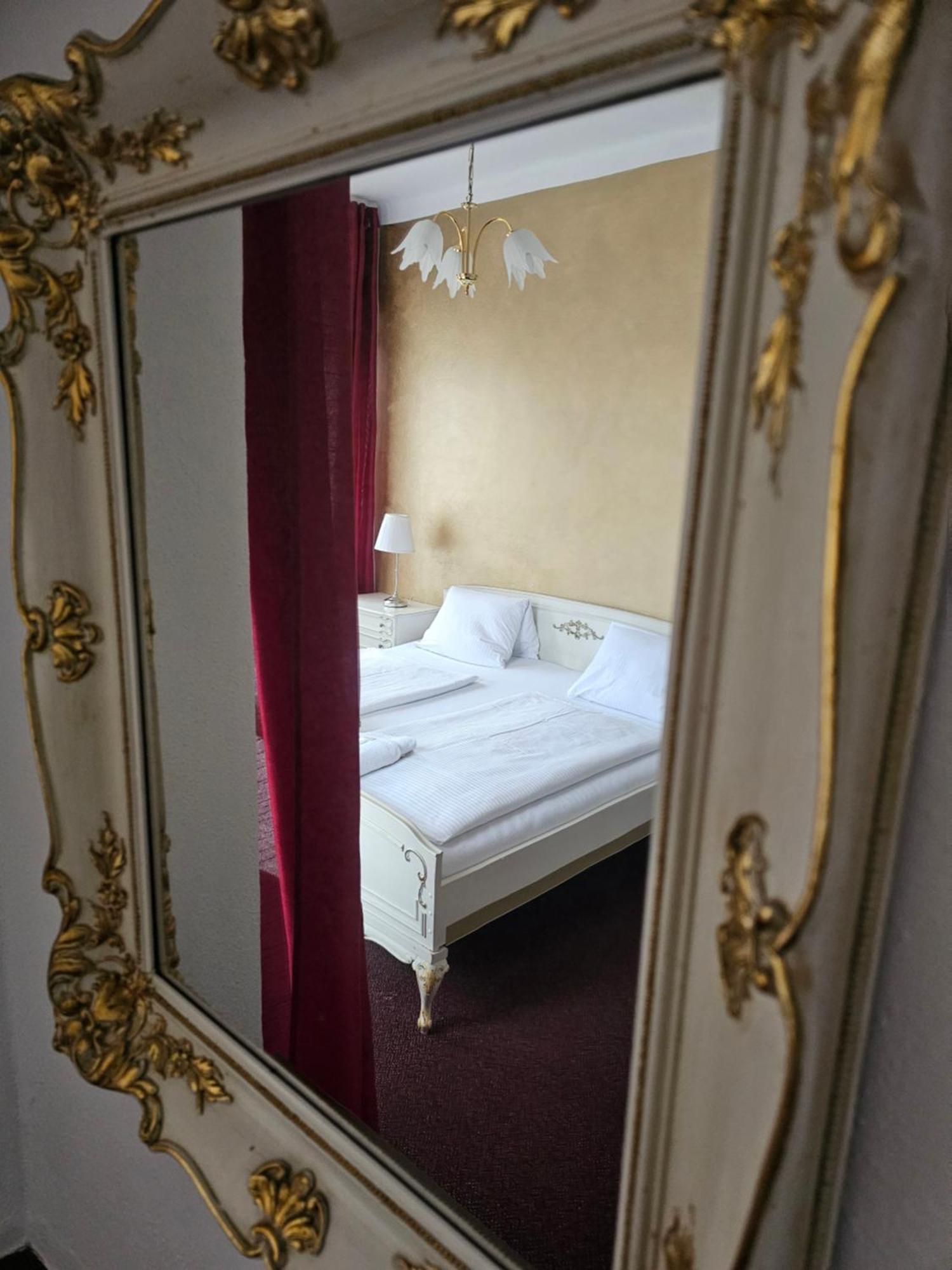 Hotel Bila Pani Jindrichuv Hradec Exterior photo