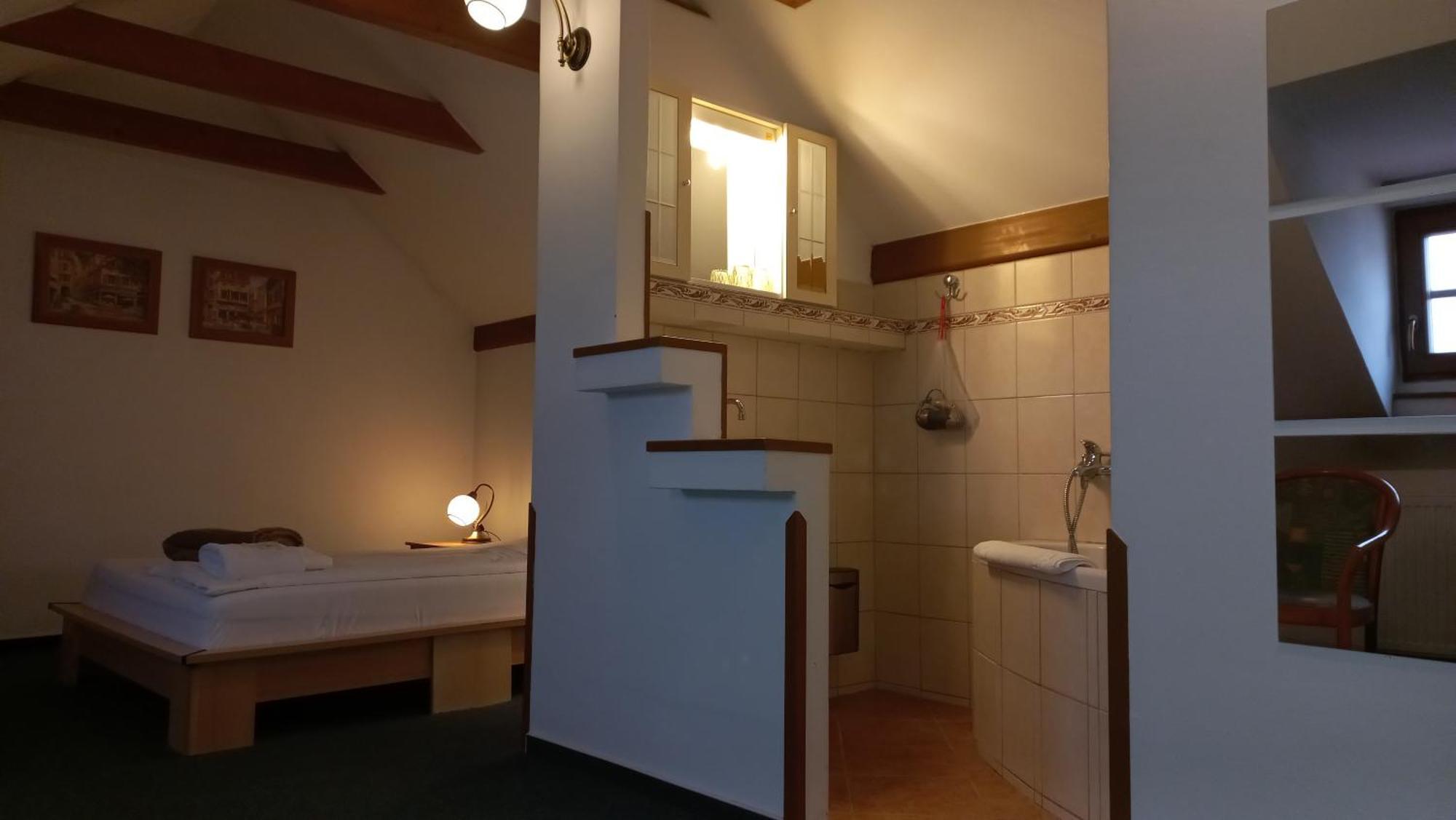 Hotel Bila Pani Jindrichuv Hradec Room photo